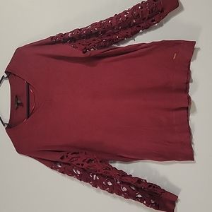 Coupe Collection women's L wine colored lightweight sweater with lace sleeves